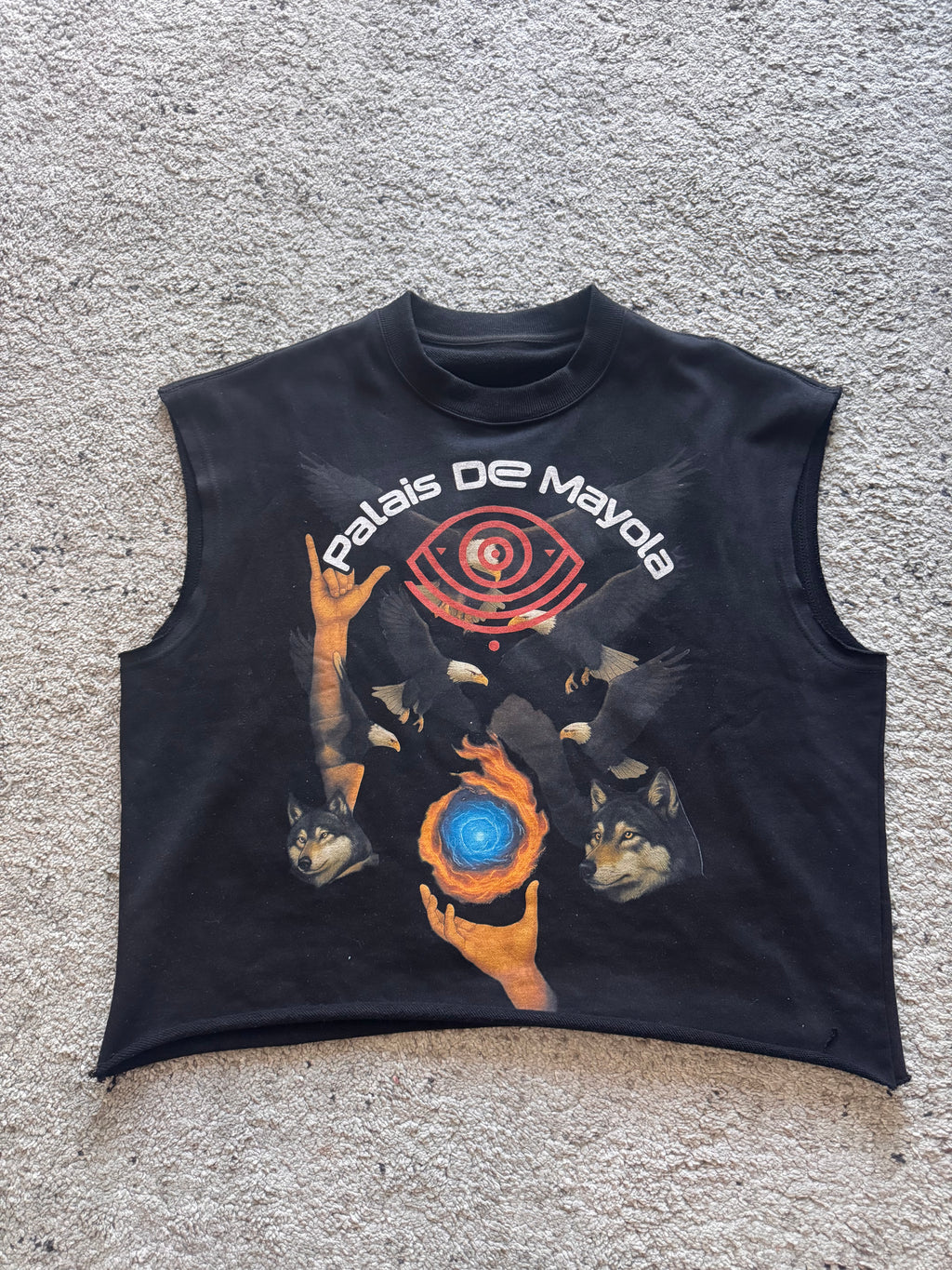 Sleeveless T-shirt
